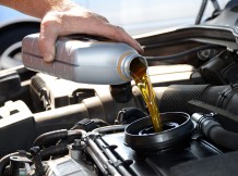 Услуги замены моторного масла в автомобиле в Симферополе